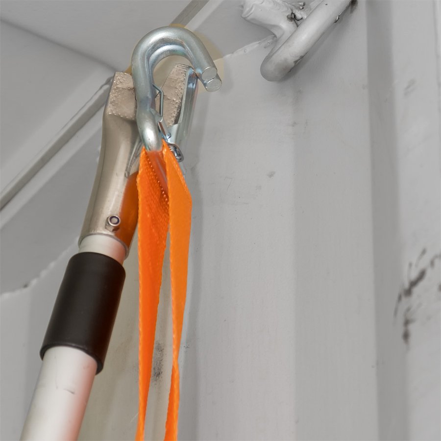 Zum einfachen Positionieren und Befestigen von Lashbändern mit Spitzhaken im Container Zum einfachen Positionieren und Befestigen von Lashbändern mit Spitzhaken im Container