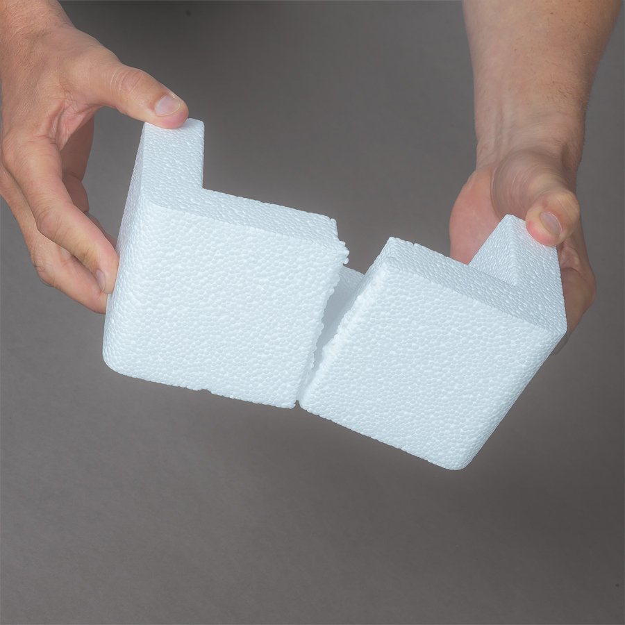 Anlieferung: Jeweils 4 Schutzecken im Quadrat miteinander verbunden, über Sollbruchstellen trennbar Anlieferung: Jeweils 4 Schutzecken im Quadrat miteinander verbunden, über Sollbruchstellen trennbar