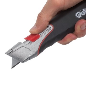 Die Klinge zieht sich zurück, sobald sie das Schneidgut verlässt - auch bei vorgeschobenem Klingenschieber