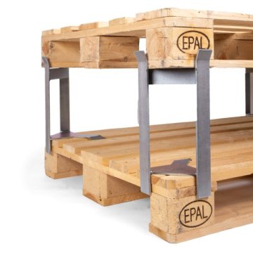 Dank der Paletten Distanzhalter lassen sich Paletten einfach aufeinander stapeln