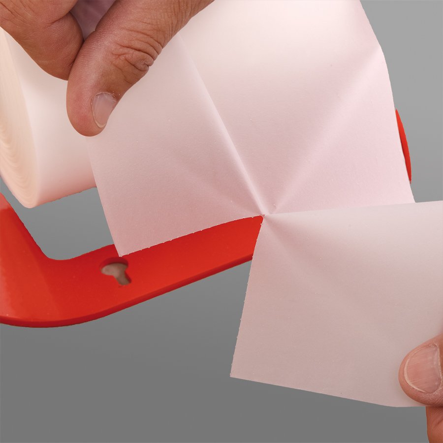 Dank dem Abroller lassen sich die perforierten Zuschnitte leicht abreißen Dank dem Abroller lassen sich die perforierten Zuschnitte leicht abreißen