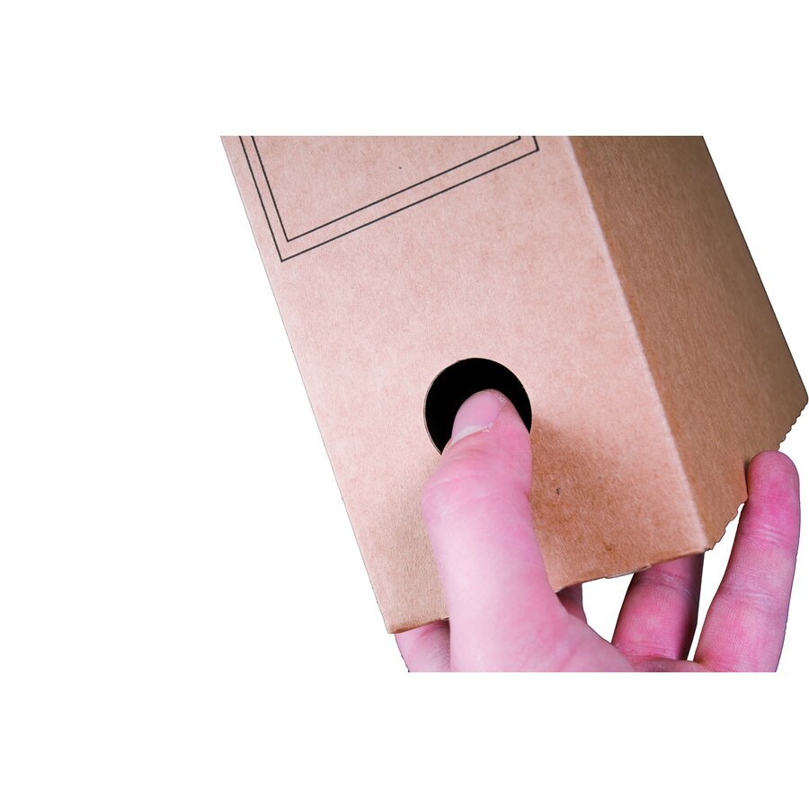 Praktische Grifflcher erleichtern die Handhabung und das Entnehmen aus einem Regal (zweiseitig vorhanden)