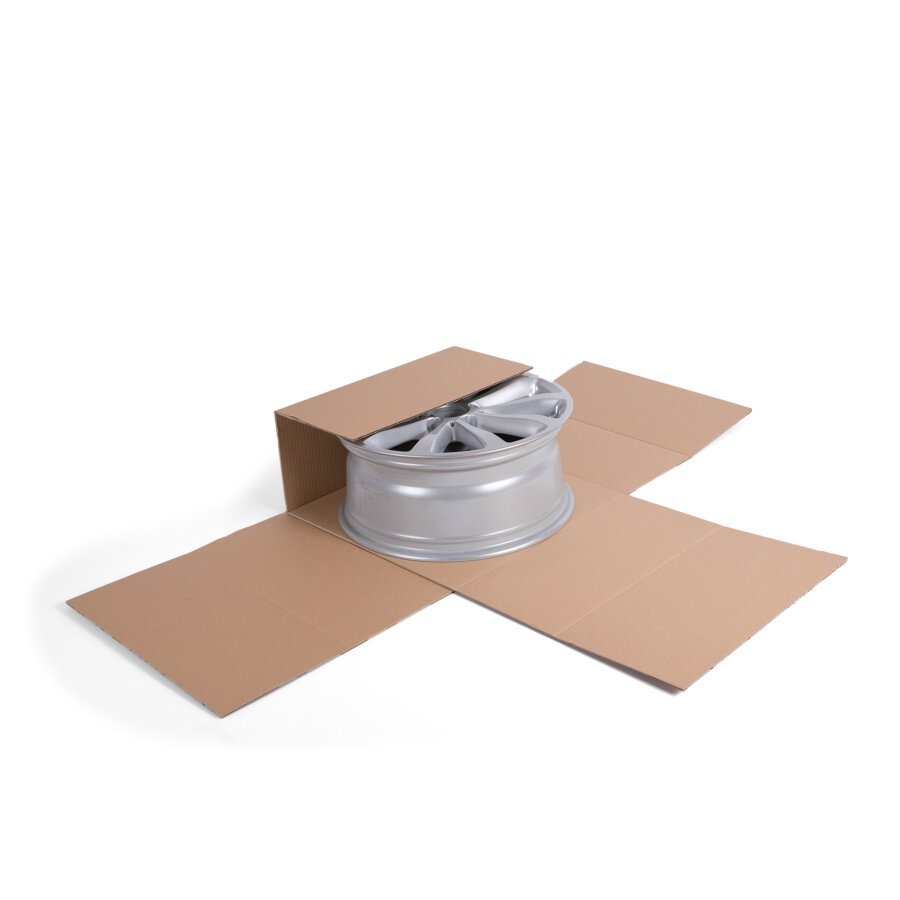 Die vier Seitenklappen werden einfach nacheinander an den Rillungen nach oben und innen geklappt