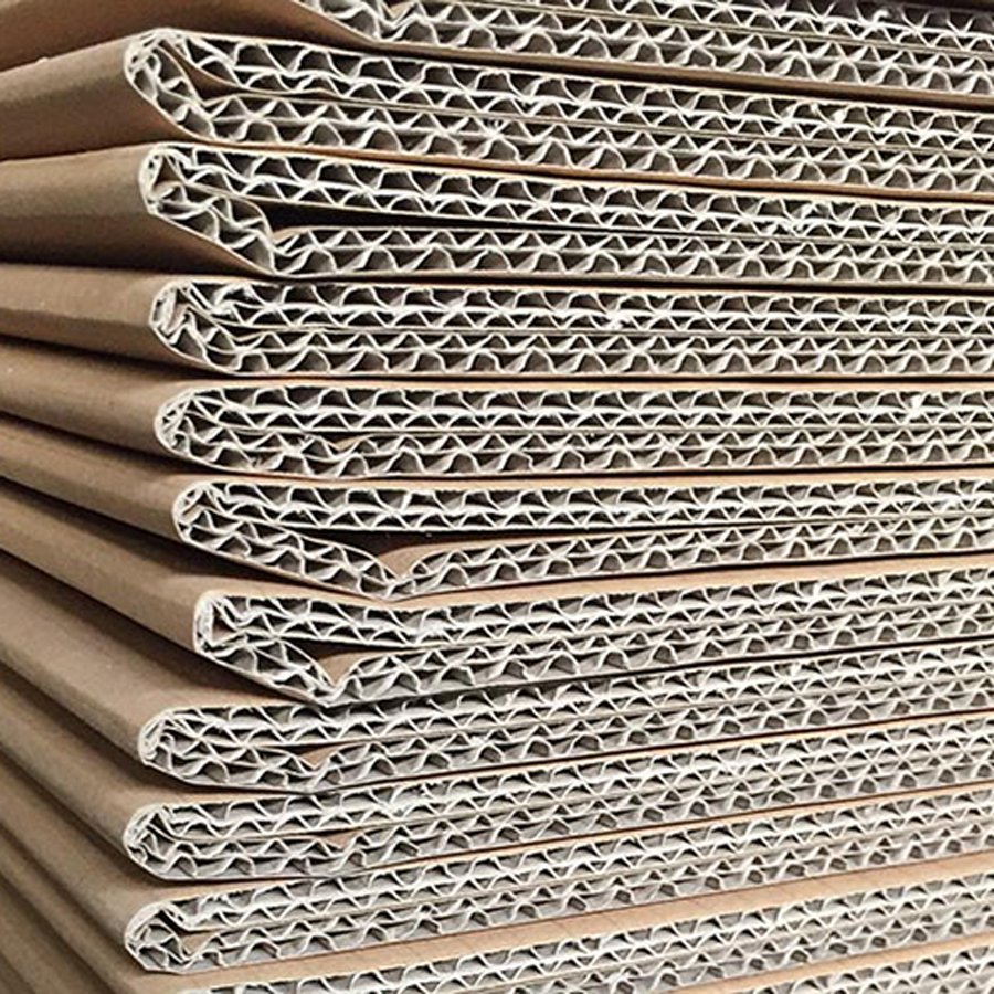 Die Endlos-Wellpappe liegt gefaltet auf der Palette und spart somit wertvollen Lagerplatz Die Endlos-Wellpappe liegt gefaltet auf der Palette und spart somit wertvollen Lagerplatz