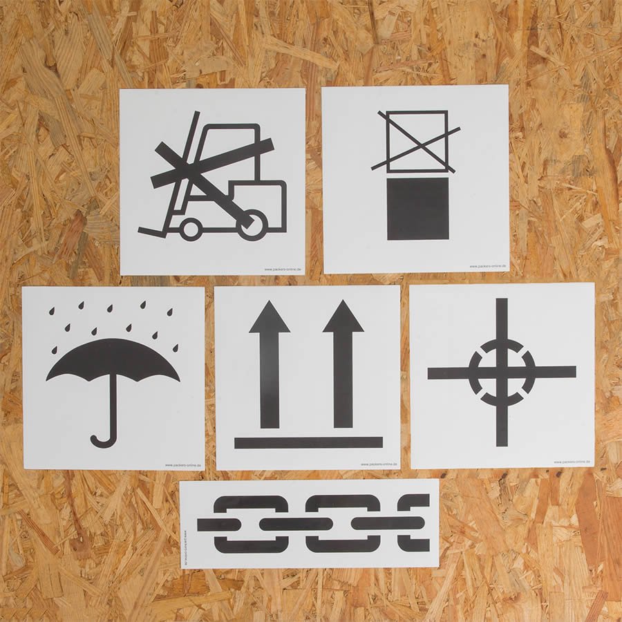 Vielfältige Etiketten für unterschiedlichste Anwendungen 6 Hinweisetiketten aufgeklebt auf einer Holzkiste