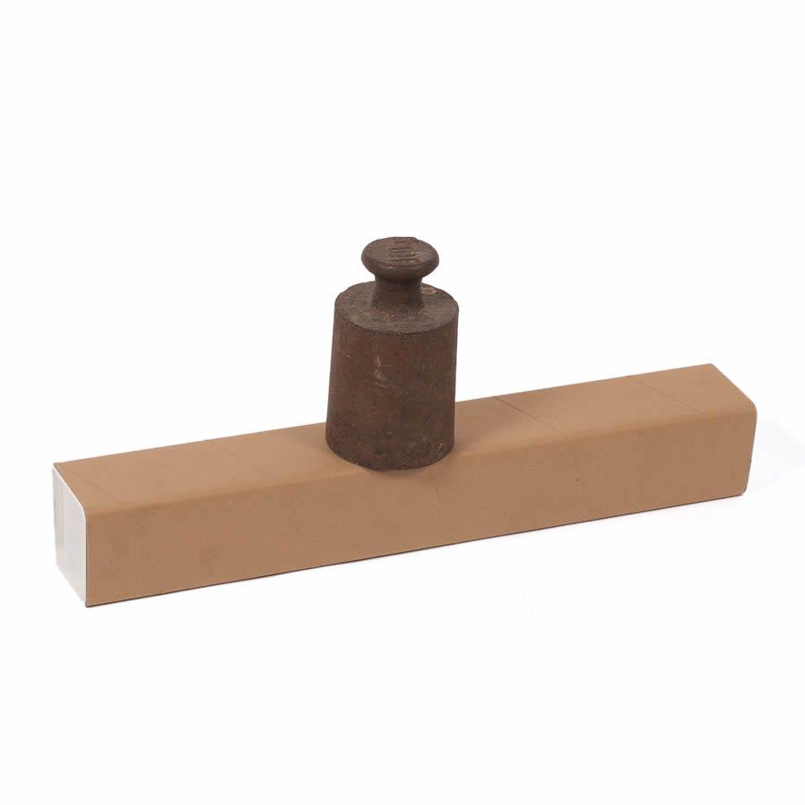 Die 2 mm starke Vollpappe hält auch unter großen Belastungen stand Die 2 mm starke Vollpappe hält auch unter großen Belastungen stand