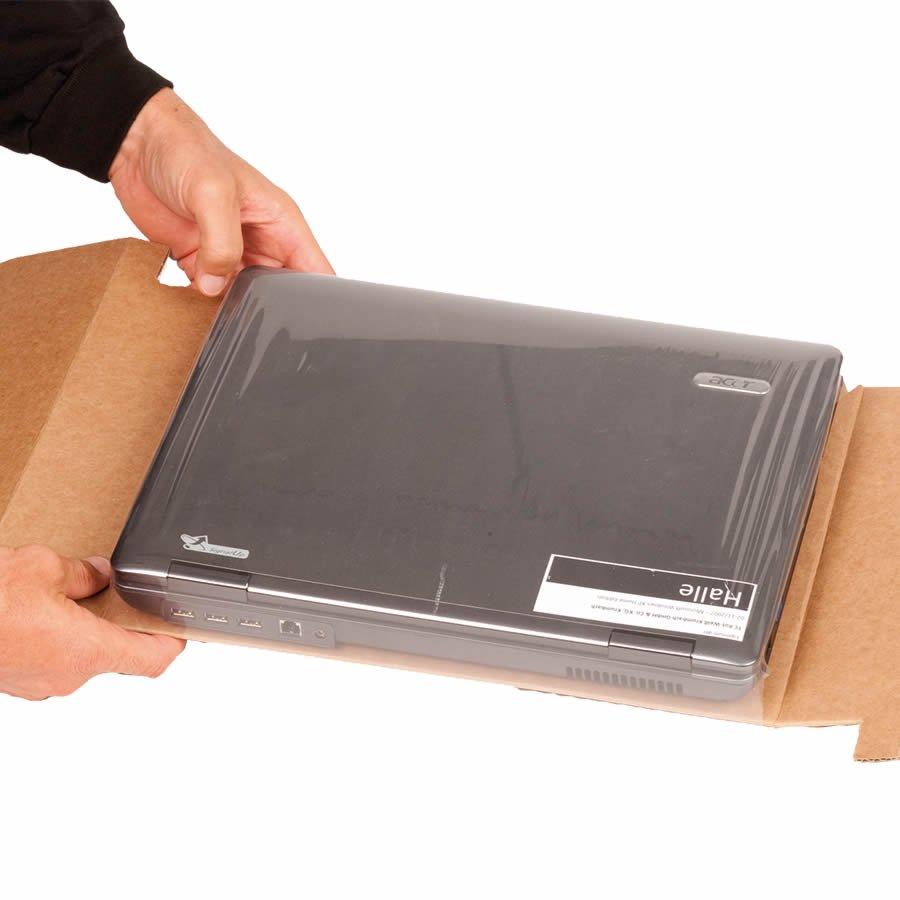 ... beide Seitenklappen an der Längsseite sind nach unten geklappt und fixieren somit das Packgut. ... beide Seitenklappen an der Längsseite sind nach unten geklappt und fixieren somit das Packgut.