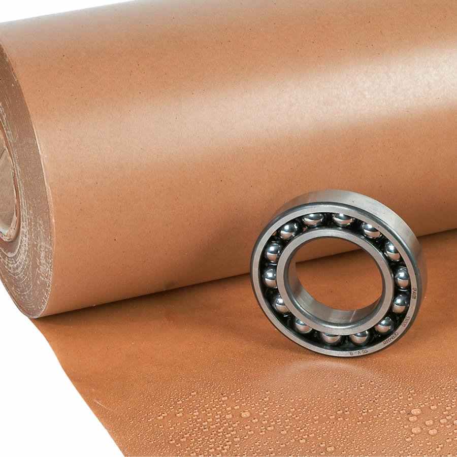 Schützt Metallteile vor Rost Metallteil mit Paraffinpapierrolle im Hintergrund