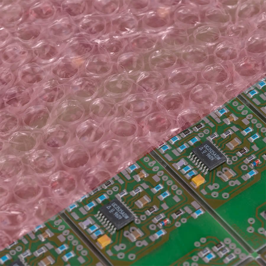 Der Luftpolsterschlauch schützt elektronische Bauteile vor elektrostatischer Aufladung Der Luftpolsterschlauch schützt elektronische Bauteile vor elektrostatischer Aufladung