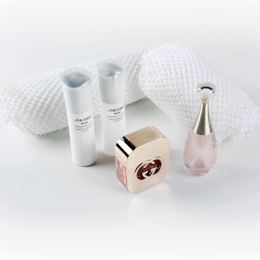 Durch das weie Waben-Kraftpapier wirkt die Verpackung besonders edel