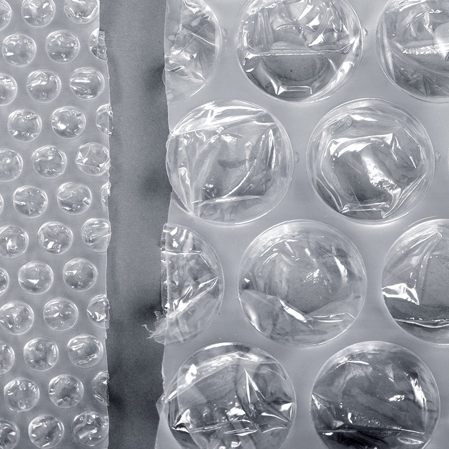 Höhere Polsterwirkung im Vergleich zur Standard-Luftpolsterfolie mit kleinen Noppen Höhere Polsterwirkung im Vergleich zur Standard-Luftpolsterfolie mit kleinen Noppen