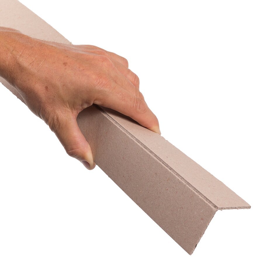 An der Einkerbung kann die Pappe bequem geknickt werden