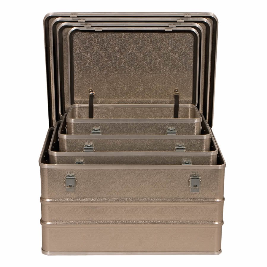 Die auf das Europalettenmaß abgestimmten Boxen können einfach ineinander gestapelt werden Die auf das Europalettenmaß abgestimmten Boxen können einfach ineinander gestapelt werden