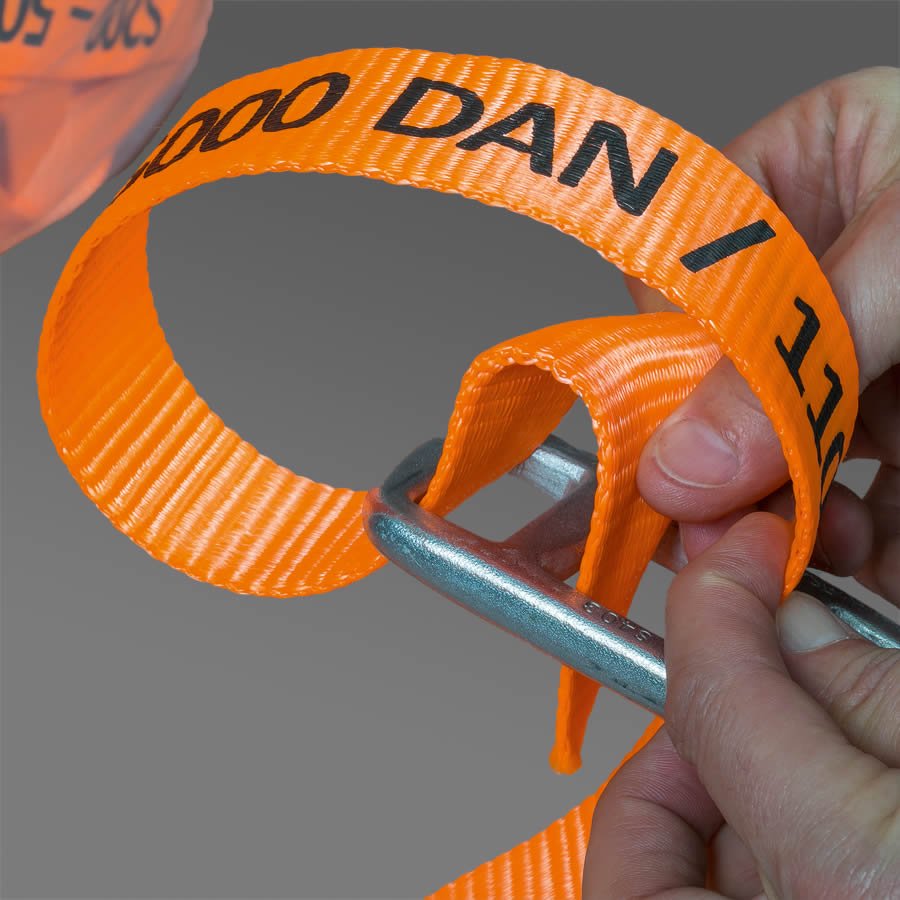 Einfach das Band durch die Verschlussklemme führen ... Einfach das Band durch die Verschlussklemme führen ...