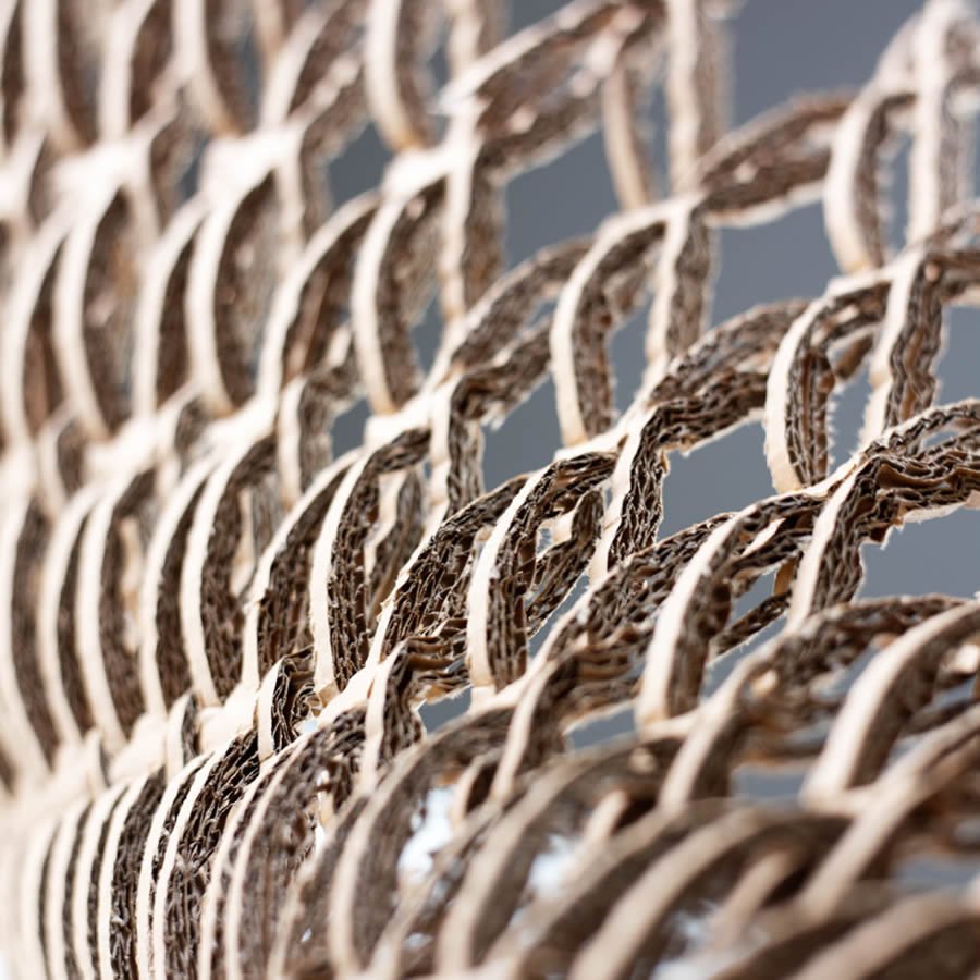 Neues Füll- und Polstermaterial durch das Schreddern von alten Kartonagen Neues Füll- und Polstermaterial durch das Schreddern von alten Kartonagen