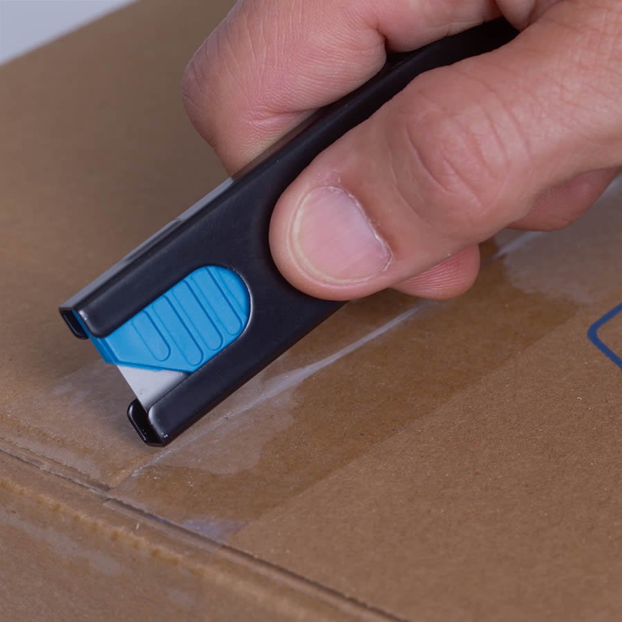 Klinge zieht sich nach dem Schneiden automatisch zurück Klinge zieht sich nach dem Schneiden automatisch zurück