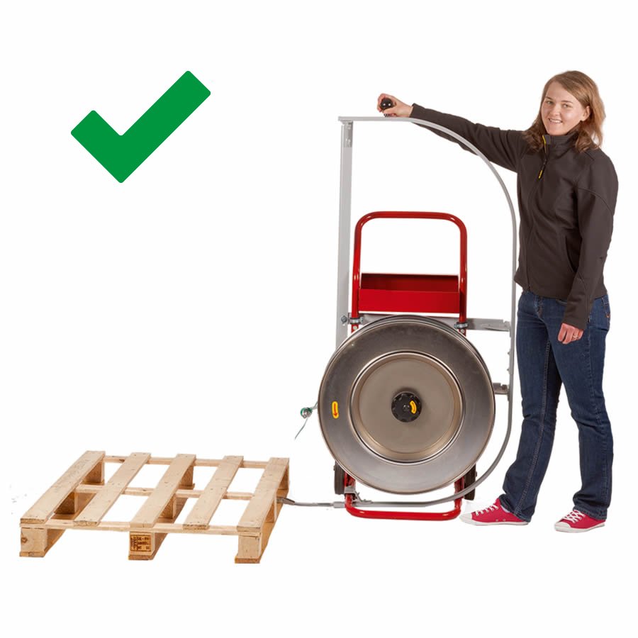 Die Länge der Palettierhilfe von 1,80 m eignet sich zum Umreifen von allen Palettenseiten. Die Länge der Palettierhilfe von 1,80 m eignet sich zum Umreifen von allen Palettenseiten.