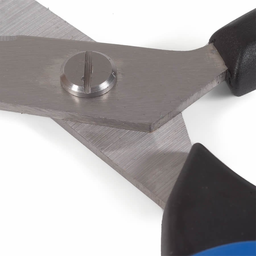 Mit echter Schraube zum Nachjustieren Mit echter Schraube zum Nachjustieren