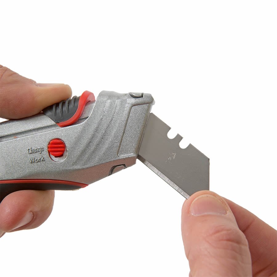 Einfacher Klingenwechsel dank Sicherungsriegel Einfacher Klingenwechsel dank Sicherungsriegel