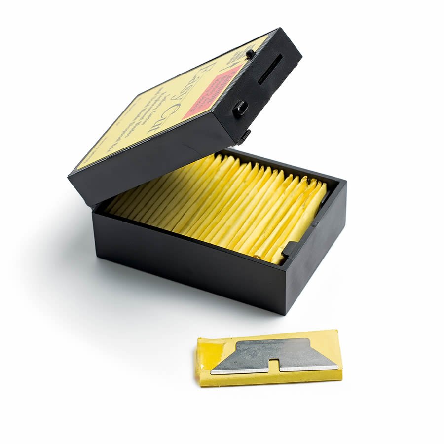 Ersatzmesser erhalten Sie in einer speziellen Klingenbox ebenfalls bei uns im Online-Shop Ersatzmesser erhalten Sie in einer speziellen Klingenbox ebenfalls bei uns im Online-Shop