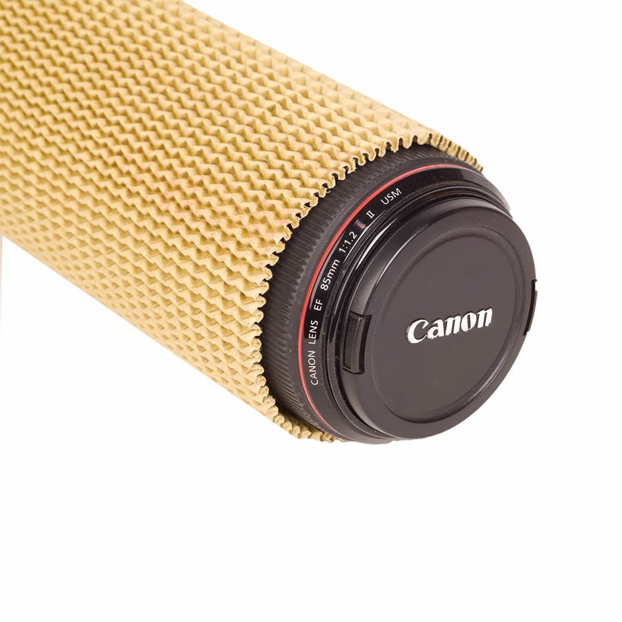 Flexible Stretchwellpappe zum sicheren Verpacken von unterschiedlich großen Produkten Wellpappenschutzhülle für ein Canon Kameraobjektiv