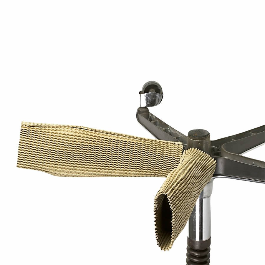 Anpassungsfähige Stretchwellpappe zum Schutz auch von Möbel- und Metallteilen Stretchwellpappe zum Schutz eines Stuhlgestells