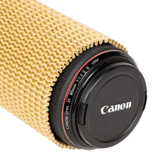 Wellpappenschutzh�lle f�r ein Canon Kameraobjektiv